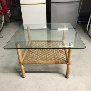 籐のガラステーブル
