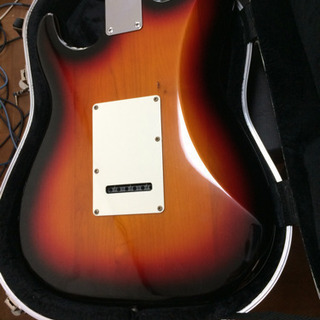 フェンダーストラトサンバーストになります値引きしました