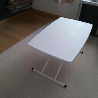 白、高さを5段階に変えられるテーブル