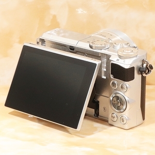 ☆極上美品＆自撮り＆スマホ転送＆新品SDカード☆ニコン J5 パワー  