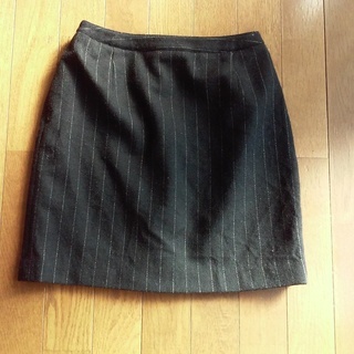 ブラックのタイトスカート