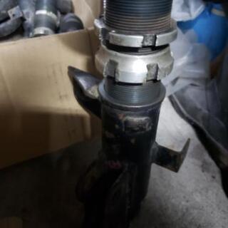 エスティマ　エアサス　ピロアッパーマウント