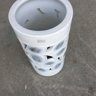 k84 白い傘立て　大　焼き物　焼物　陶器