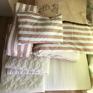 ベビー ベッドマットレス、キルトパット、掛け布団、枕、ヘッドガード
