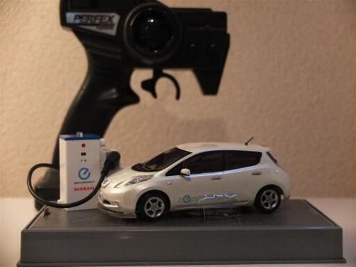 日産リーフ(純正)ミニカー\u0026ラジコンカー