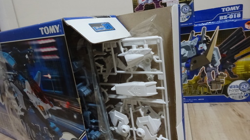 未組み立てゾイド ワイツウルフ、ザビンガ、ディスペロウ