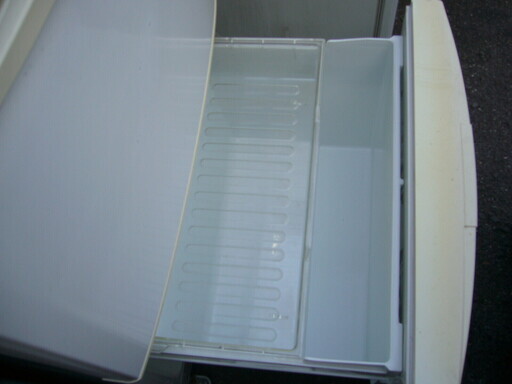 シャープ３ドア冷蔵庫２００６年製