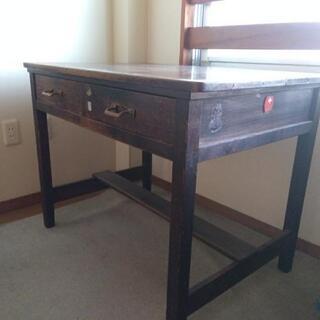 ６０年前に大工が孫のために作った机