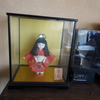 日本人形、ガラスケース付き①