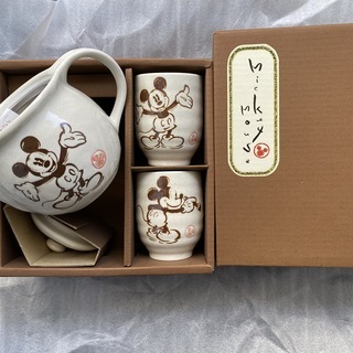ミッキーマウス　茶飲みセット(急須、湯飲みx2)　0円