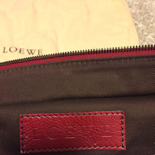 LOEWEの赤のショルダーバッグ、※未使用ですが、一部経年劣化あり