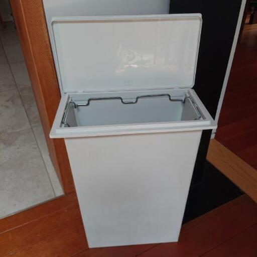 無印良品 30l ゴミ箱 横開き 新品キャスター付き Yukinko 荒川二丁目の子供用品の中古あげます 譲ります ジモティーで不用品の処分 無印良品 30l ゴミ箱 横開き 新品キャスター付き Yukinko 荒川二丁目の子供用品の中古あげます 譲ります ジモティーで不用品の処分