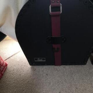 タマの深胴のスネアとパイステの2002パワーライド22インチとスネアスタンドです