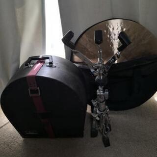 タマの深胴のスネアとパイステの22インチのパワーライドとスネアスタンドです