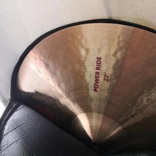 タマの深胴のスネアとパイステの22インチのパワーライドとスネアスタンドです