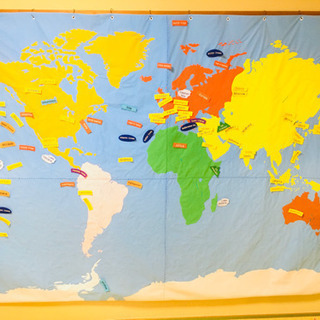 世界地図(地名、建築物、動物などのピース付き)