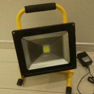 LED 充電式 投光器 美品
