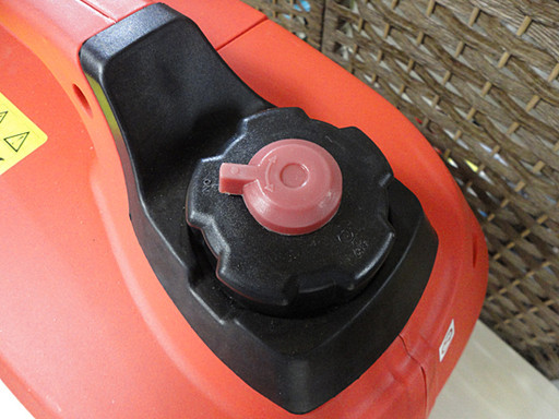 美品 ワイビーエー インバーター式ポータブル発電機 SF-1000F レッド