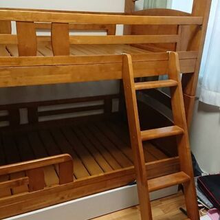 子供が使っていた2段ベッドです。