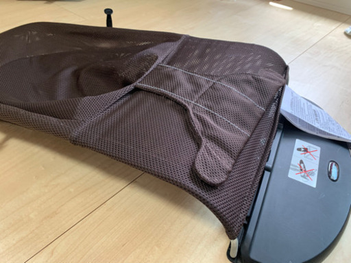 Babybyorn製バウンサーとPigeon製オムツ入れ