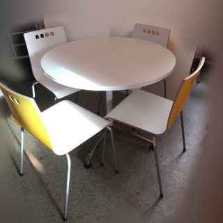コクヨ/ミーティングテーブル4人用カフェテーブル/イス4客セット MTT-JTE9MAW/札幌市白石区店頭引取りor札幌及び近郊限定配送/藻岩倉庫