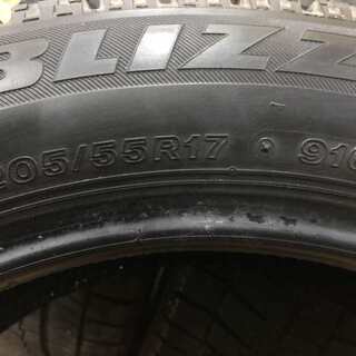 BS BLIZZAK VRX 205/55R17 17インチ スタッドレス 4本 バリ溝 ステップワゴン ストリーム BMW 2シリーズ等　(VTC153) クレジットカード QR決済可能