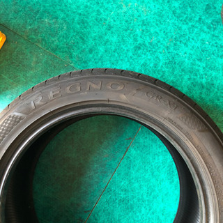 タイヤ　ブリジストンレグノ235/50/18  4本セット