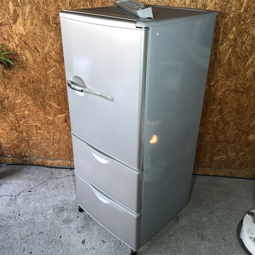 サンヨー ３ドア冷蔵庫　２５５L