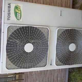 業務用冷暖房共用エアコン（東芝製）32畳用20000円。引き取り限定。 業務用冷暖房共用エアコン（東芝製）32畳用20000円。引き取り限定。