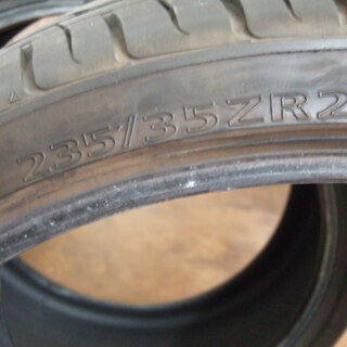 235/35ZR20 バリ山2本 2018年製6週