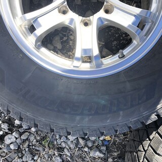 スタッドレスタイヤ 4本 ホイールセット 265/70R16ブリヂストンタイヤ！