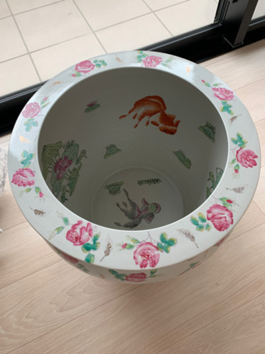 薔薇や金魚の絵の鉢