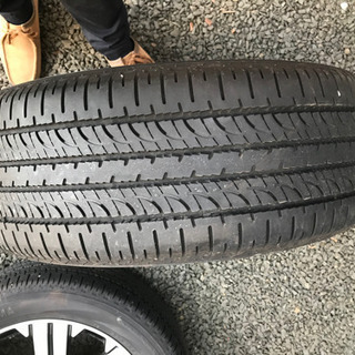 デリカd5  純正タイヤ　ホイールセット