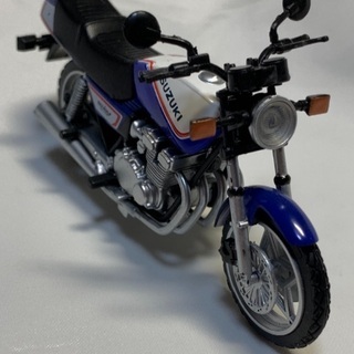 【入手困難】SUZUKI GSX400F 白/青ツートン 1/2...