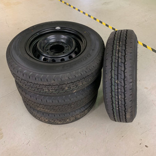 ハイエース新車外しタイヤ4本セット①（スチールホイール組）