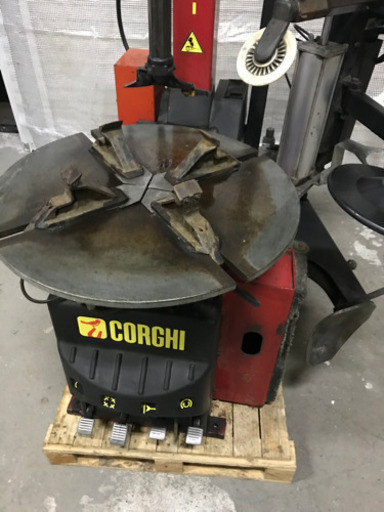 自動車 タイヤチェンジャー コルギー 片側サポート付