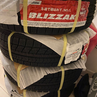 スタッドレスタイヤ　ホイル付き　ブリザック　新品