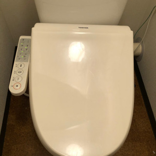 自動温水洗浄機　TOSHIBA ウォシュレット　シャワートイレ