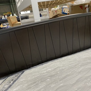 新品ワイドダブル！ポケットコイルマットレス付き！マットも新品！セット価格89800円の商品です。引取価格です。