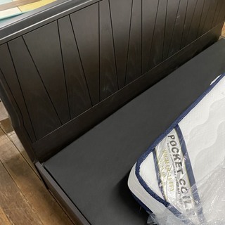 新品ワイドダブル！ポケットコイルマットレス付き！マットも新品！セット価格89800円の商品です。引取価格です。