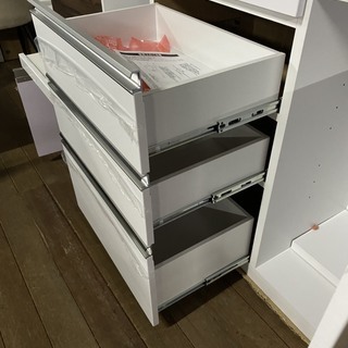 展示現品　食器棚　ホワイト色　人気の商品99800円ヲ39800円で販売します！ちょっと訳あります。