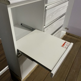 展示現品　食器棚　ホワイト色　人気の商品99800円ヲ39800円で販売します！ちょっと訳あります。