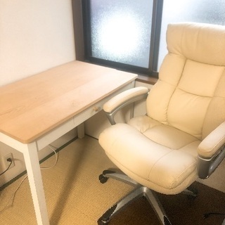 勉強机と白の椅子セット