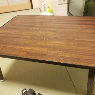 コンパクトなサイズの60cm木目調テーブル