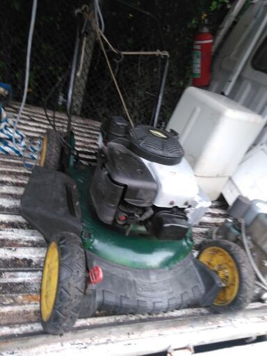 馬力ある後輪自走式芝刈り機6.5馬力サイド排出！