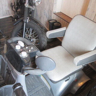 LOUIS VUITTON  ロックミー　エヴァBB-電動車椅子　セニアカー　シルバーカー　動作確認済み！フクシン