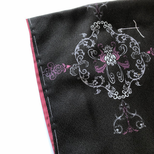 新品糸付き　黒に灰色と薄紫の模様　オシャレでシックな着物(袷)