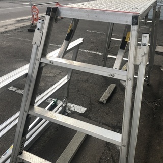 引き取り限定　 ナカオ アルミ製 可搬式 作業台 勇馬 18号 天板0.5x1.55m 高さ1.39～1.75m 手すり付
