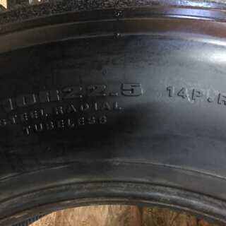 DUNLOP DECTES SP001 10R22.5 14PR 22.5インチ トラックタイヤ 2016年製 バリ溝 大型トラック 大型バス等　(VTY17) クレジットカード QR決済可能 DUNLOP DECTES SP001 10R22.5 14PR 22.5インチ トラックタイヤ 2016年