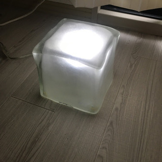 【本日限定値下げ】ガラスのキューブ型ランプ